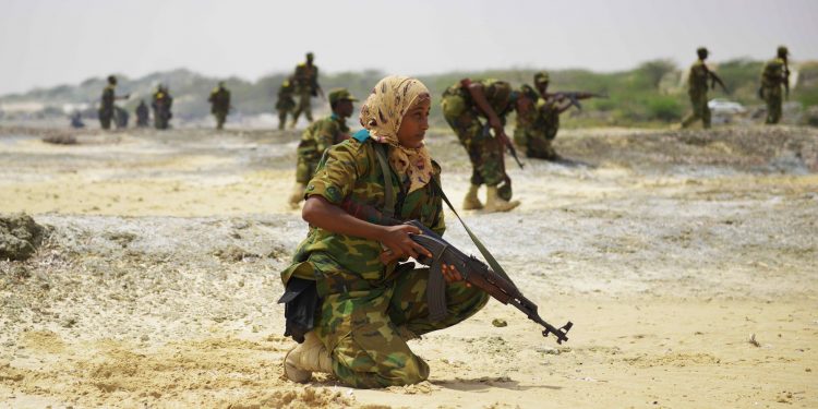 A female officer of the Somali National Army takes part in a training exercise at the Jazeera Camp in #Mogadishu on February 8, 2014.